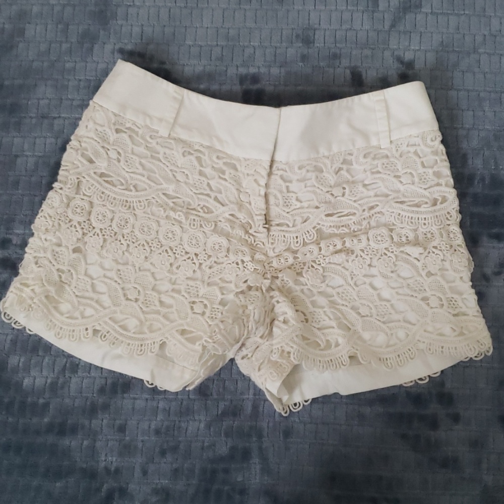 Cream lace scalloped shorts